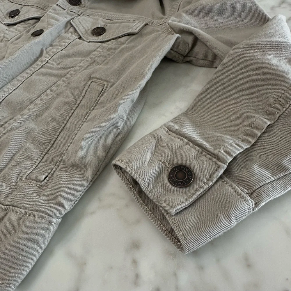 GAP Kids Girls Tan Denim Jacket. Size Small.
